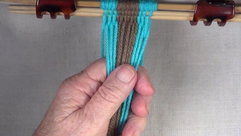 000037chevron-point-down-F1